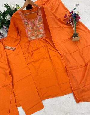 Traditional Kurti Set - Image 5