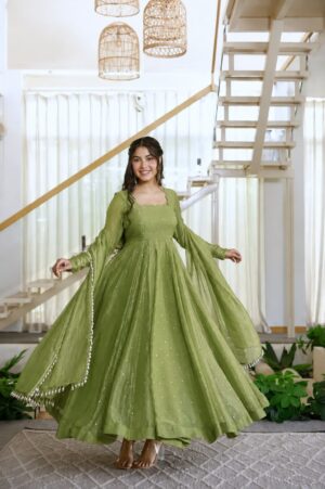 Gown Set - Image 12