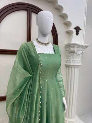 Gown Set - Image 4
