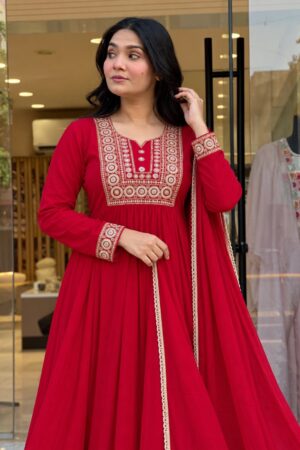 Mehrab Suit Set - Image 11